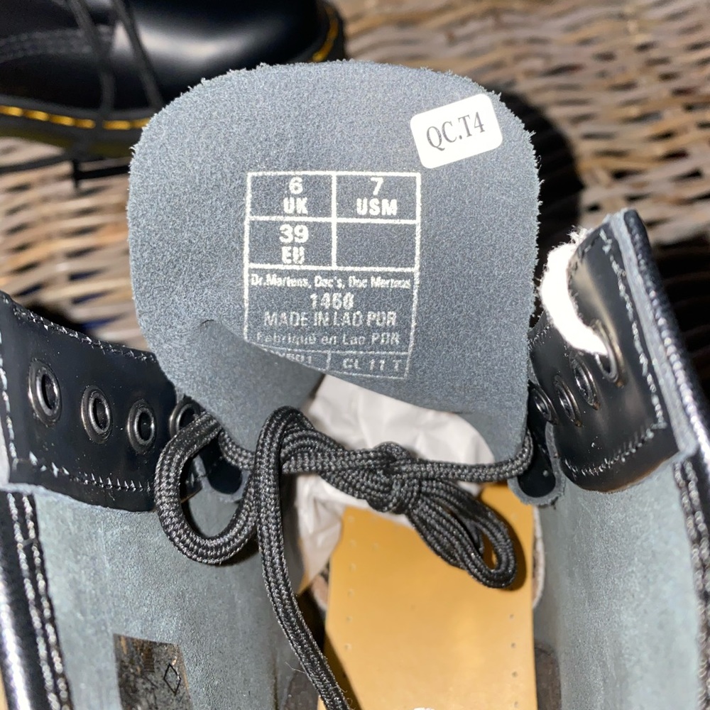 Dr Martens combat boots - Picture 3 of 3